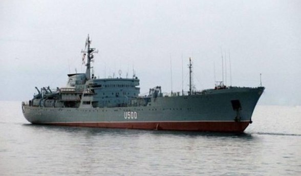 Следовавший к Керченскому проливу украинский корабль лёг на обратный курс (обновлено)