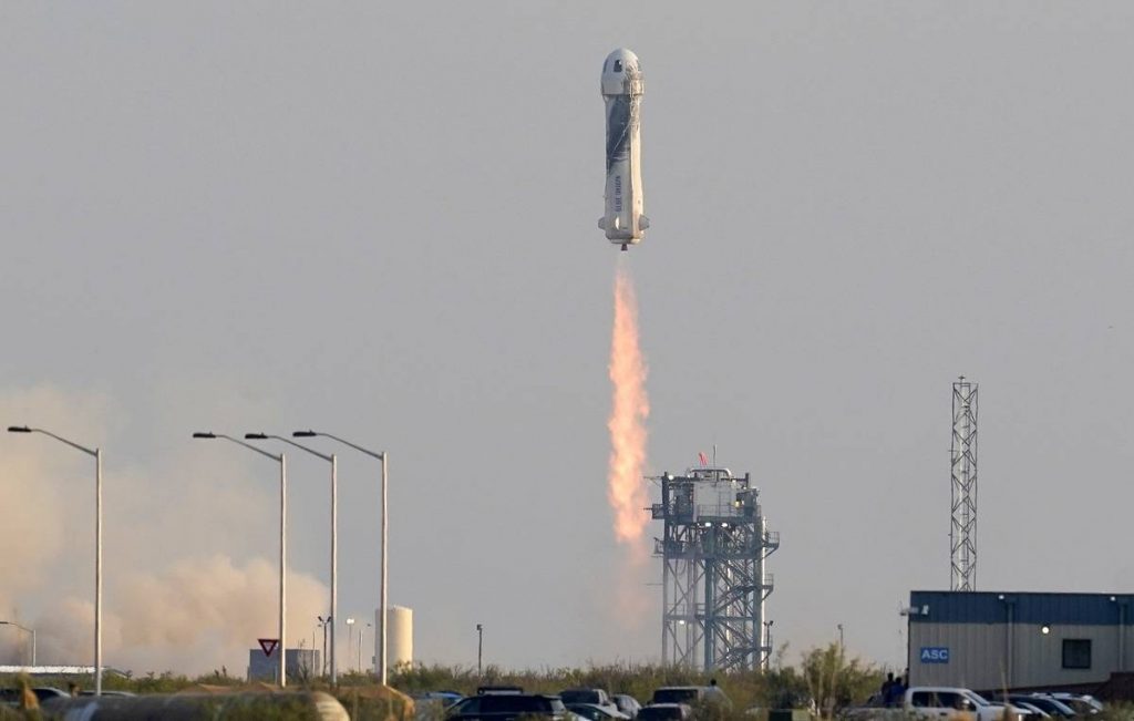 Корабль New Shepard выполнил успешный полет с космическими туристами