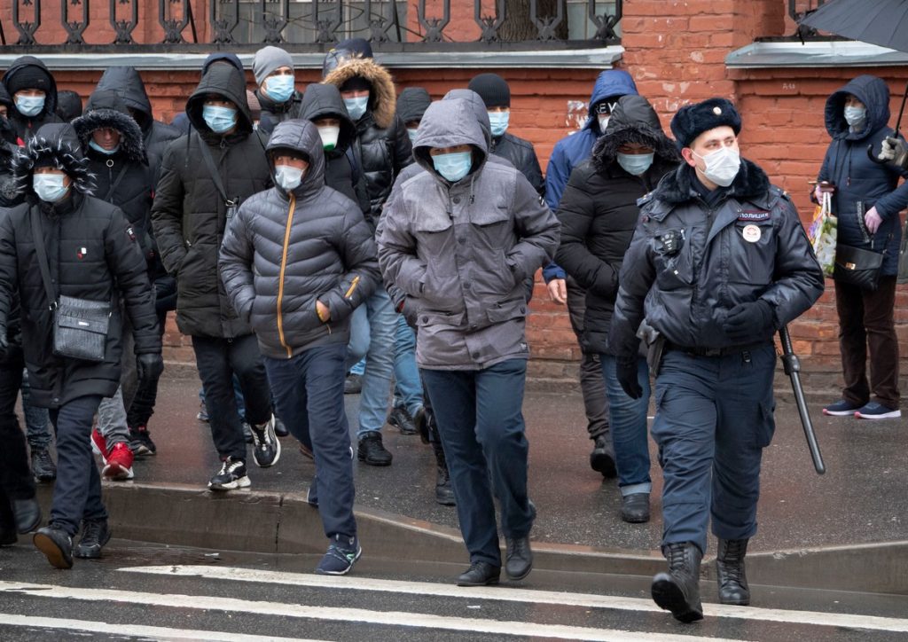 Нелегальных трудовых мигрантов в России могут депортировать