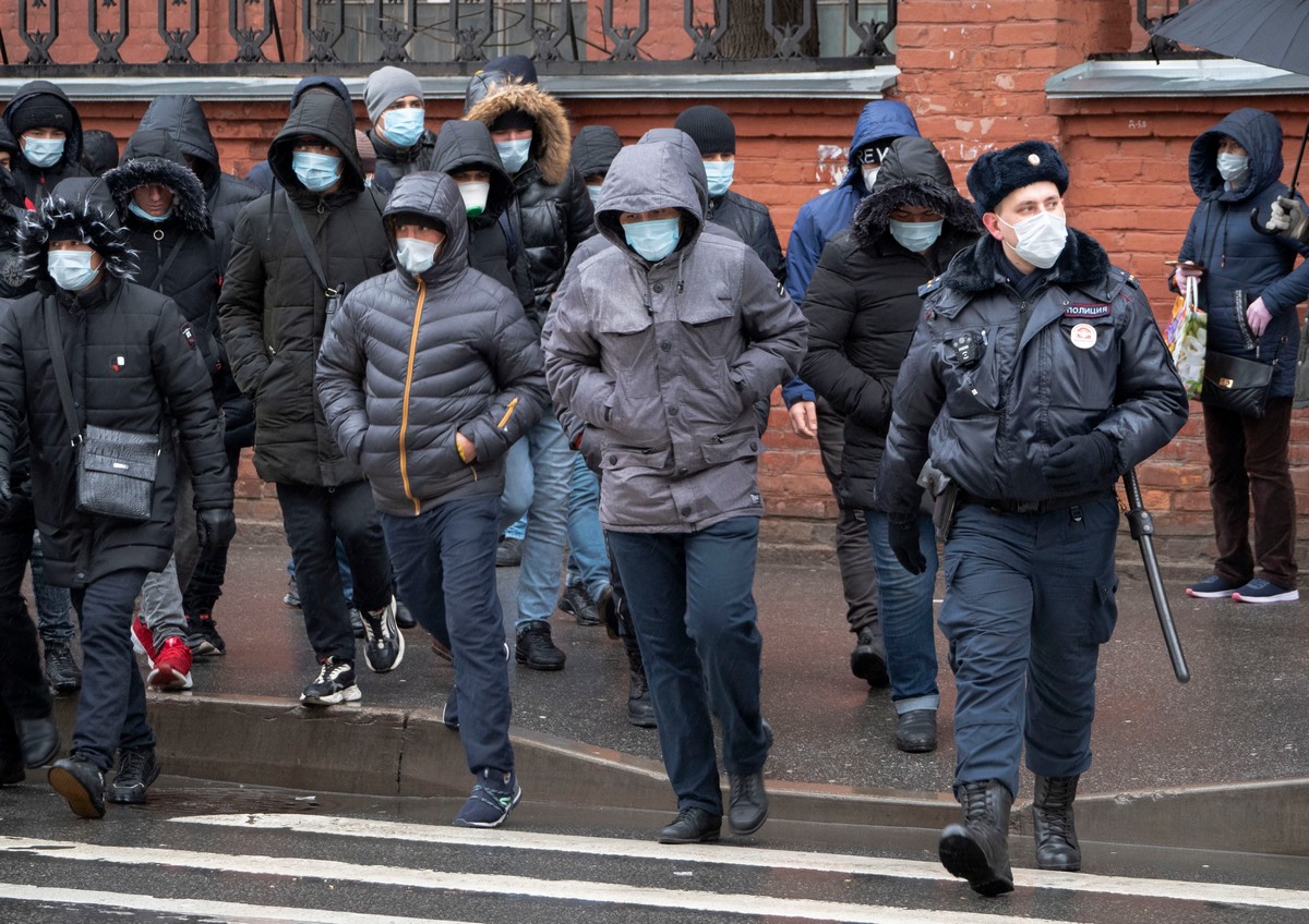 Нелегальных трудовых мигрантов в России могут депортировать