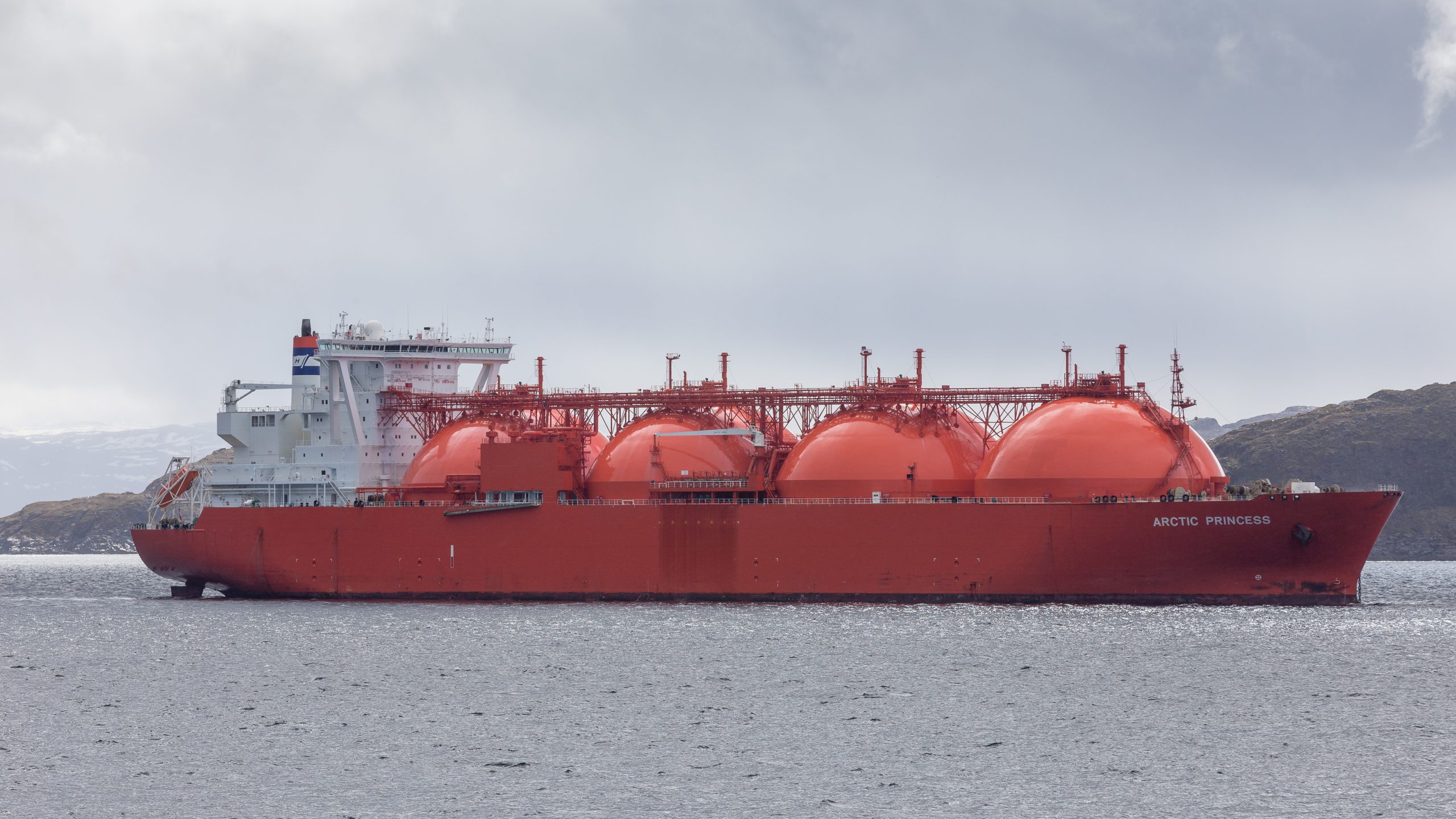 Bloomberg: число танкеров, перевозящих газ из США в Европу, увеличилось на треть