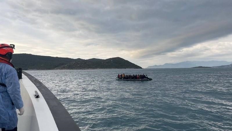 У побережья Кушадасы в Турции спасены более 30 нелегальных мигрантов