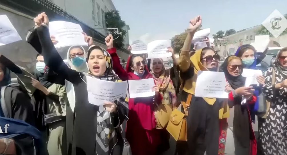 Талибы применили слезоточивый газ против участниц акции протеста