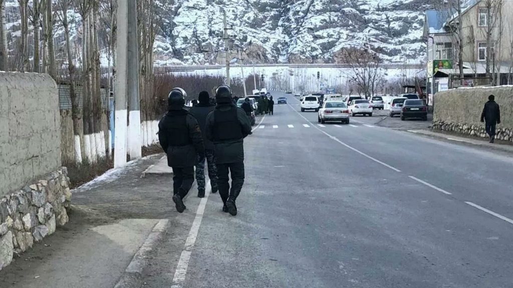 В Кыргызстане из приграничных с Таджикистаном сел эвакуировано более 24 тыс. жителей