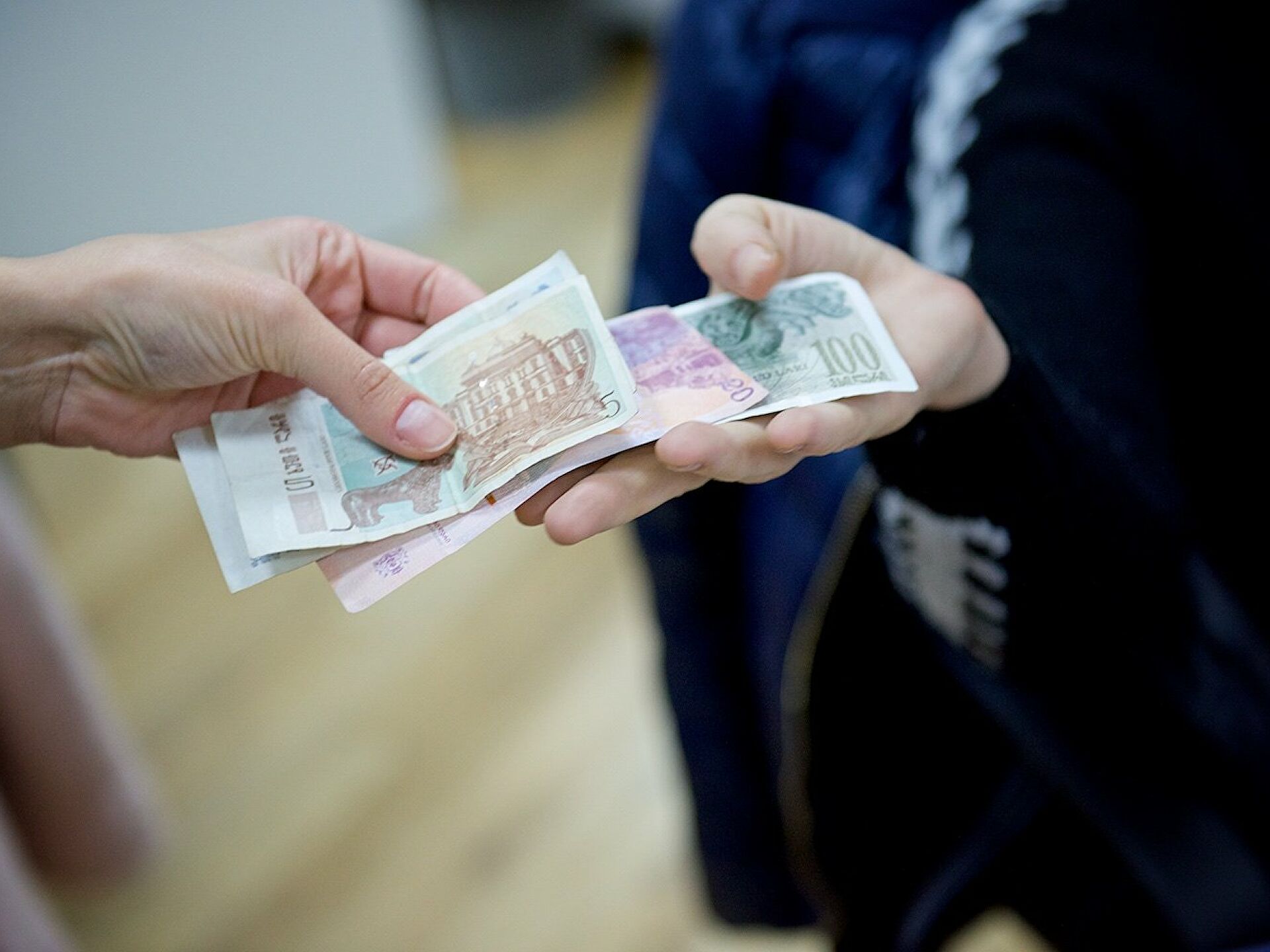 В Грузии запретили банкноты лари 1995-1999 годов