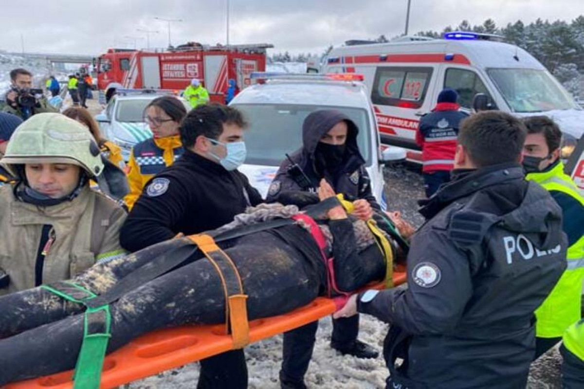 В Стамбуле автобус сорвался в пропасть, есть погибшие