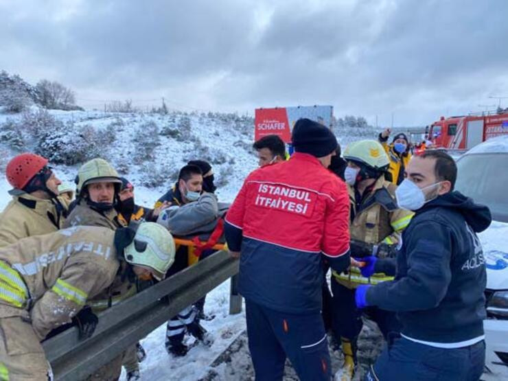 В Стамбуле автобус сорвался в пропасть, есть погибшие