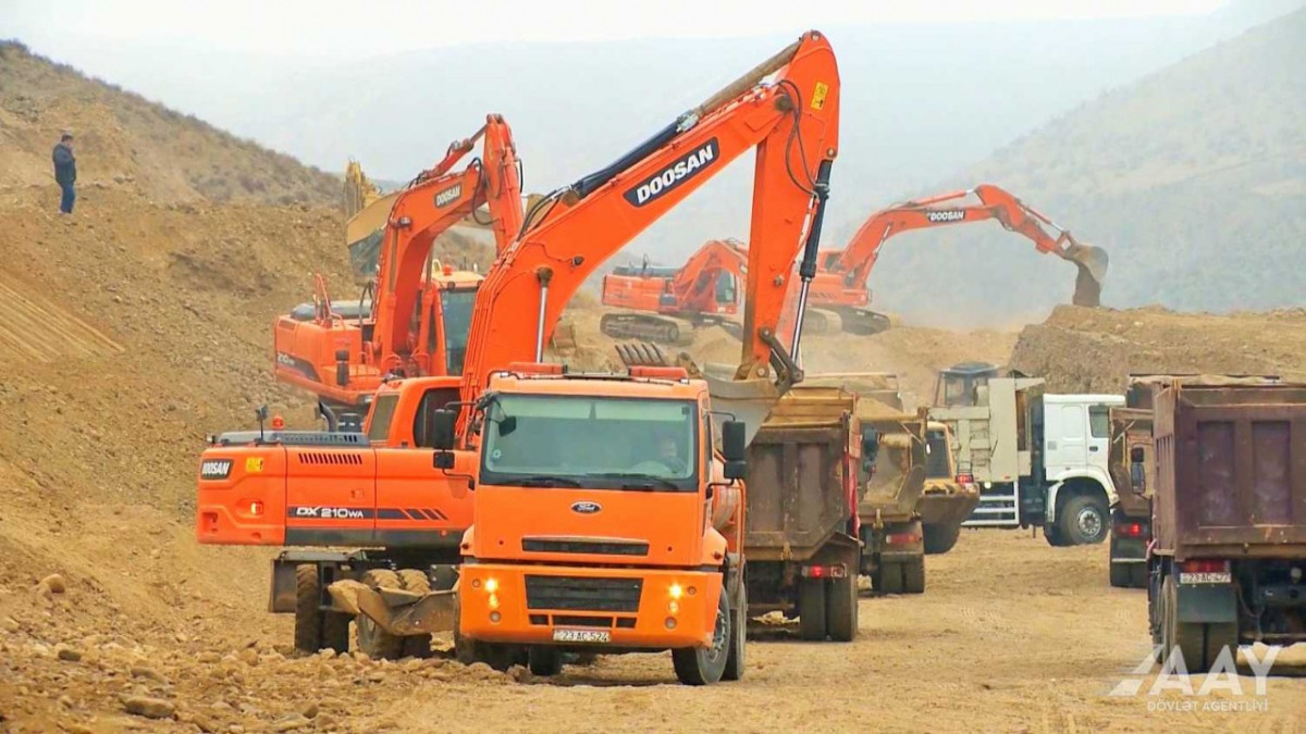 Строительство автомобильной дороги Талыш-Тапгарагоюнлу-санаторий Гашалты идет полным ходом