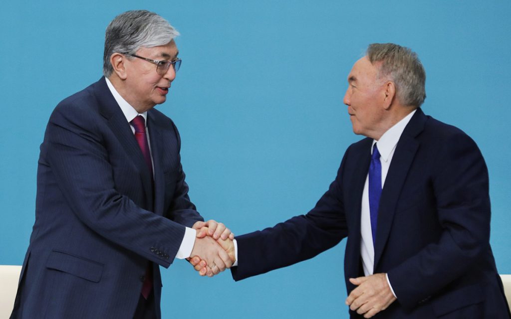 The Guardian: Назарбаев ведёт "яростные" переговоры с Токаевым