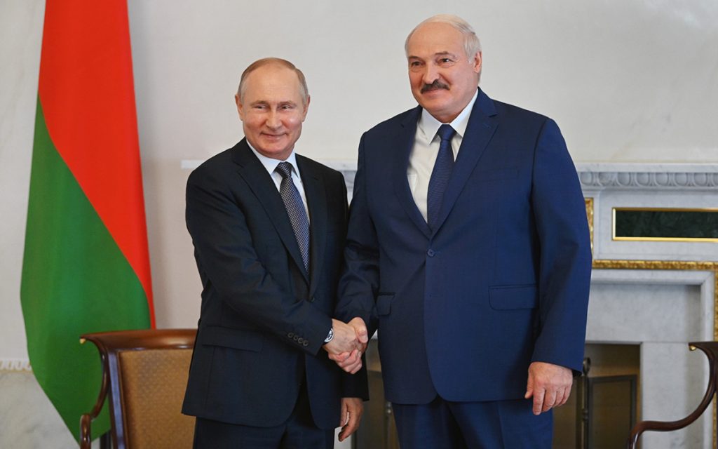 Лукашенко и Путин обсудили ситуацию в странах ОДКБ, в том числе в Казахстане