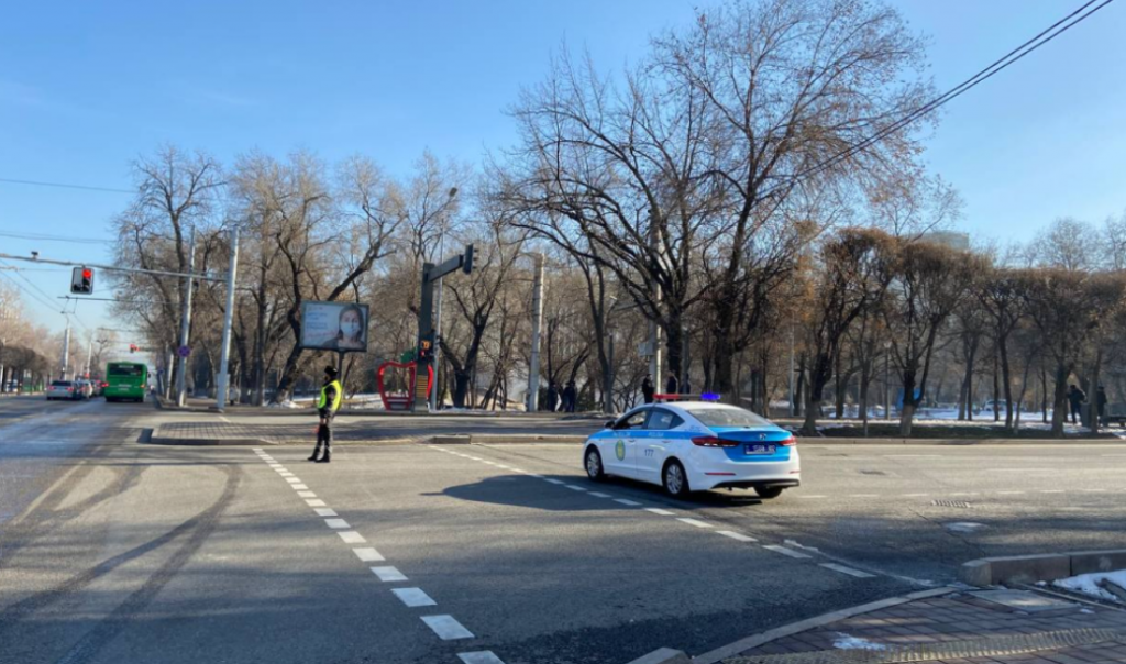 ​Митинги в Казахстане: в Алматы перекрыты главные площади города, заблокирован мобильный интернет