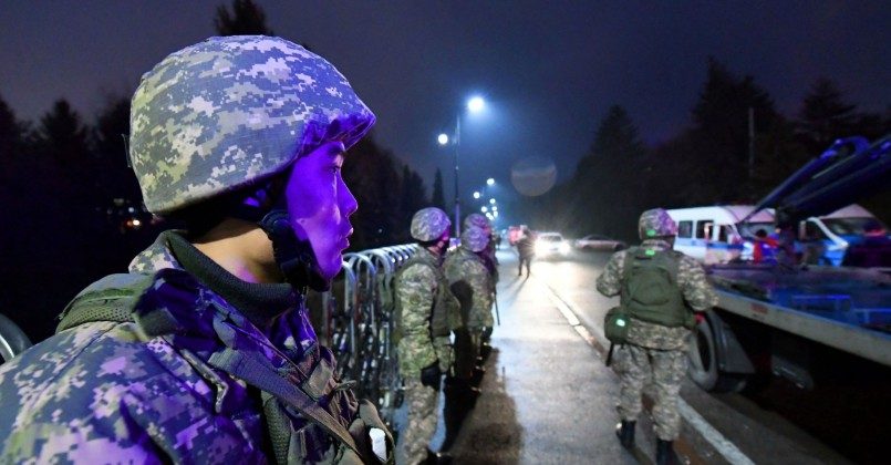 В пригороде Алматы идет бой