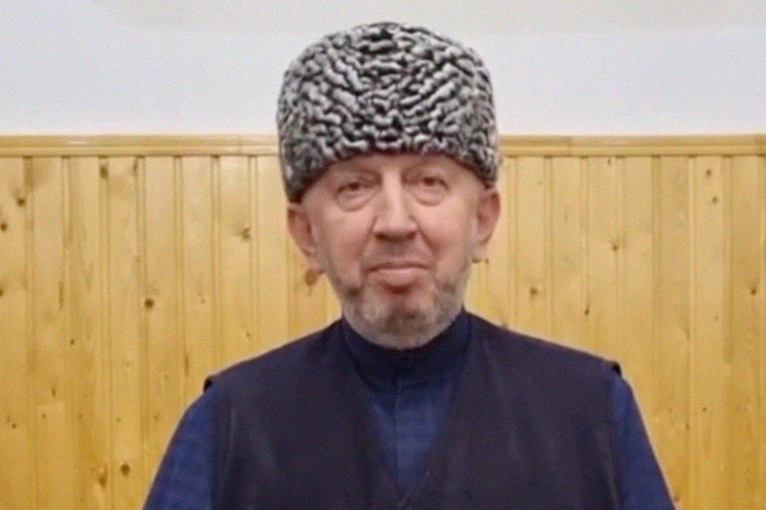 Ингушскому чиновнику пришлось много извиняться после объятий с Кадыровым