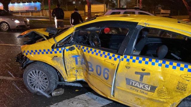 В Стамбуле азербайджанец на дорогом авто устроил тяжелое ДТП