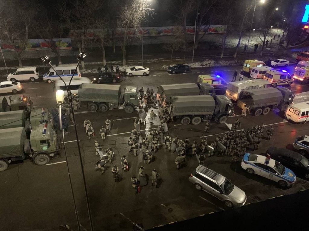 Глава Алматы заявил, что власти взяли под контроль ситуацию в городе (обновлено)