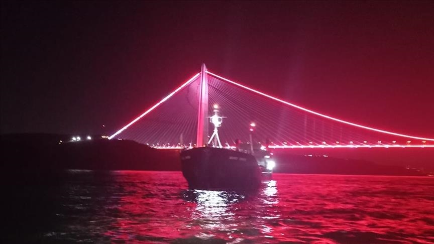 Поврежденный корабль заблокировал Босфорский пролив