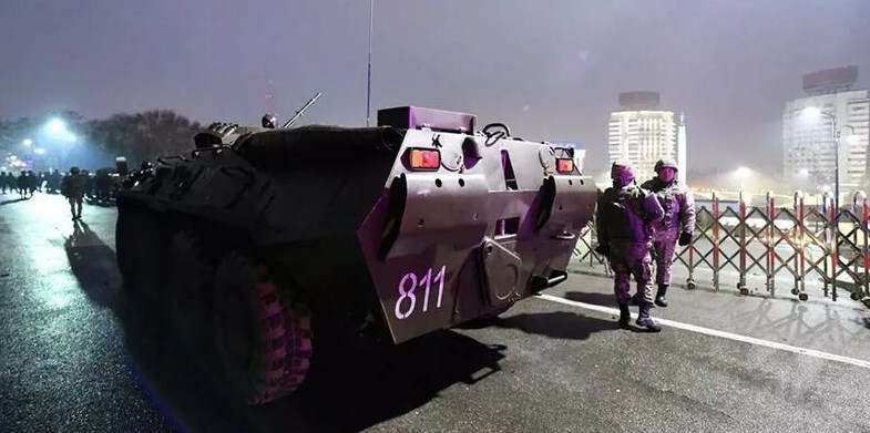 В Алматы впервые за последние дни военные проводят усиленное патрулирование
