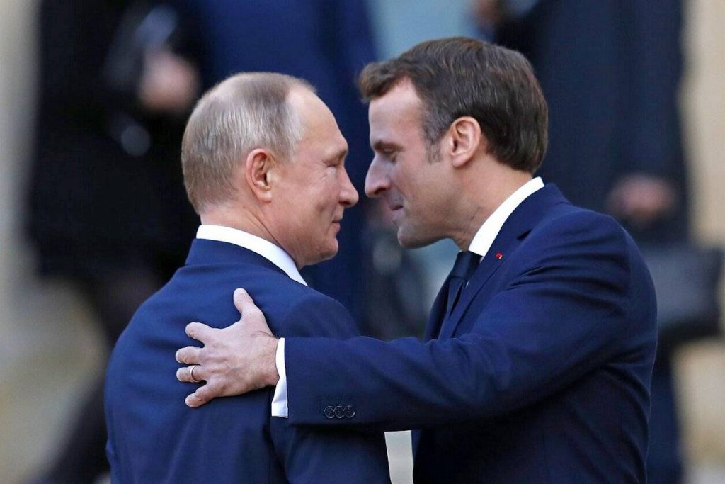 Во Франции призвали Макрона не встречаться с Путиным