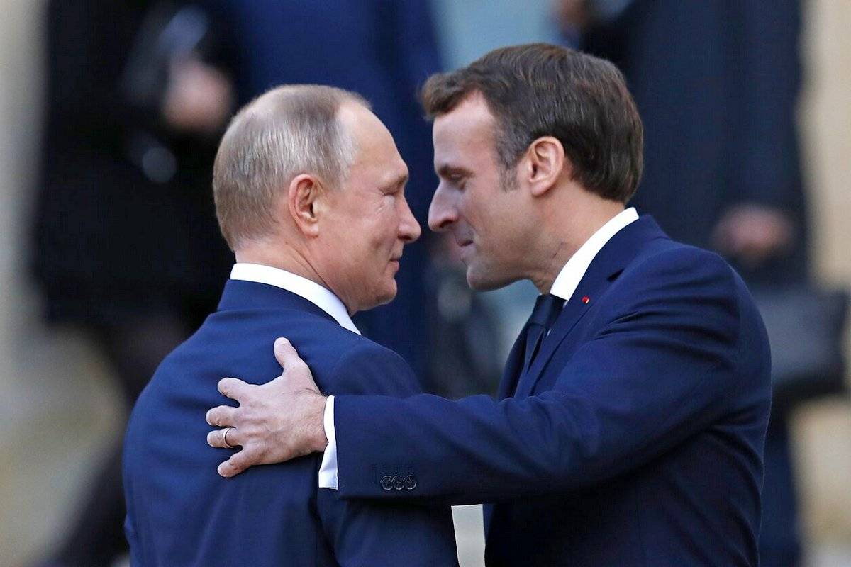 Во Франции призвали Макрона не встречаться с Путиным