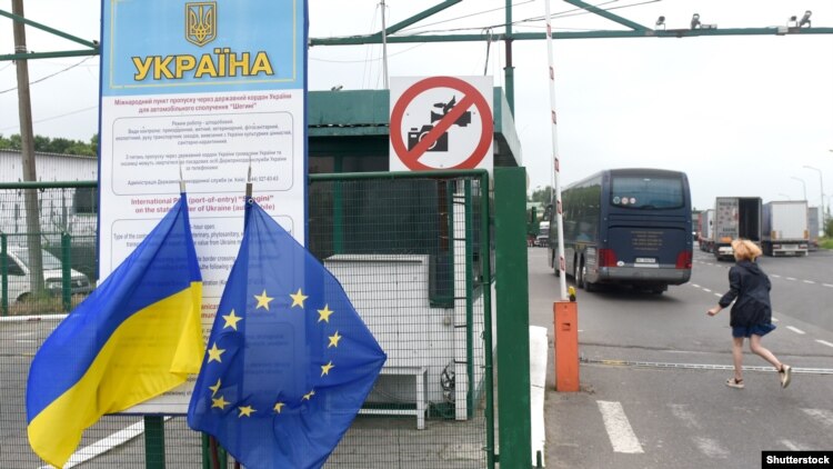 Чехия отправила в Украину поезд с оружием
