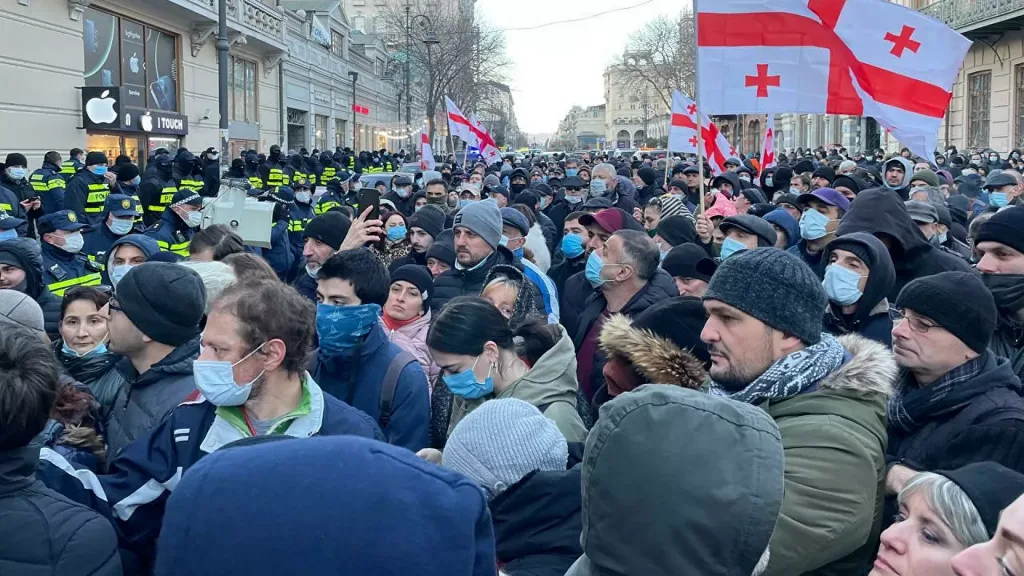 Жители крупных городов Грузии вышли на акции протеста