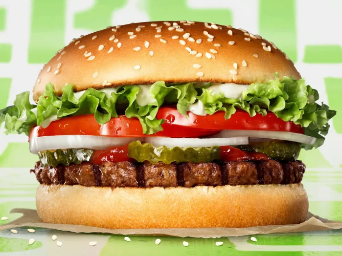 В Баку ресторан Burger King использовал просроченные продукты