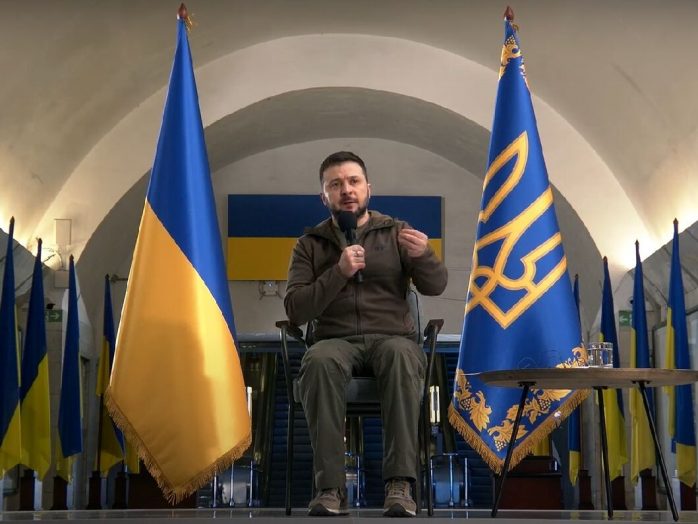 Зеленский поздравил украинцев с Пасхой (видео)