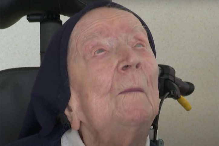 Старейшим человеком на земле стала 118-летняя монахиня (фото)