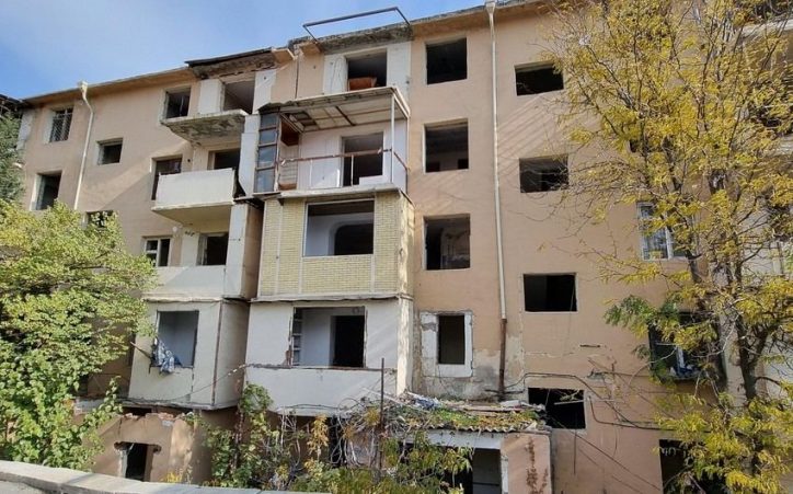 Названо число аварийных зданий в Баку