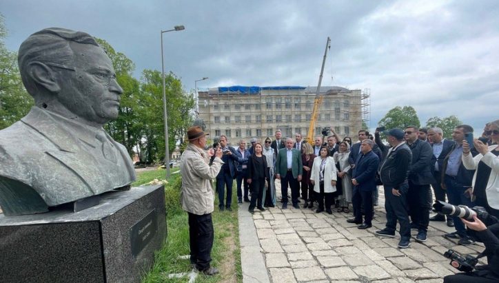 Участники третьей конференции ПА ОЭС ознакомились в Шуше с "расстрелянными памятниками"