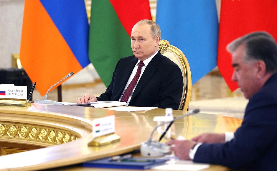 Путин предложил предоставить СНГ статус наблюдателя в ОДКБ (видео)