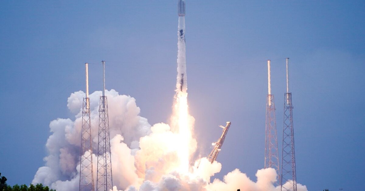 SpaceX вывела на орбиту еще полсотни интернет-спутников Starlink