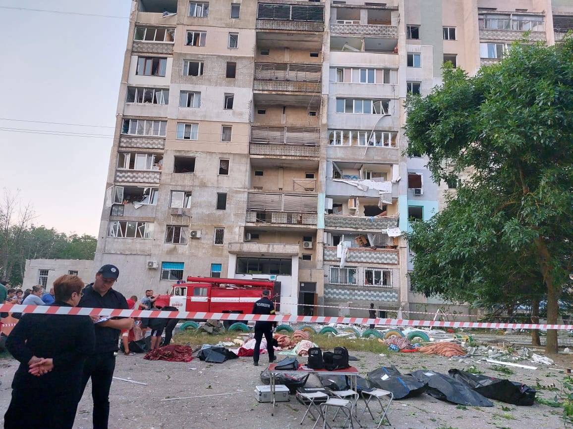 Россия ударила по Одессе ракетами типа "Х": погибли 18 человек, среди них двое детей (фото и видео)