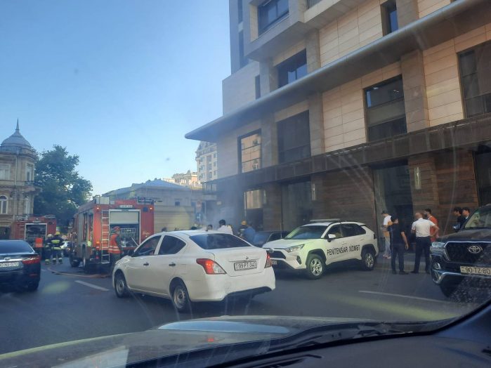 Пожарные справились с возгоранием в столичном ресторане (фото)