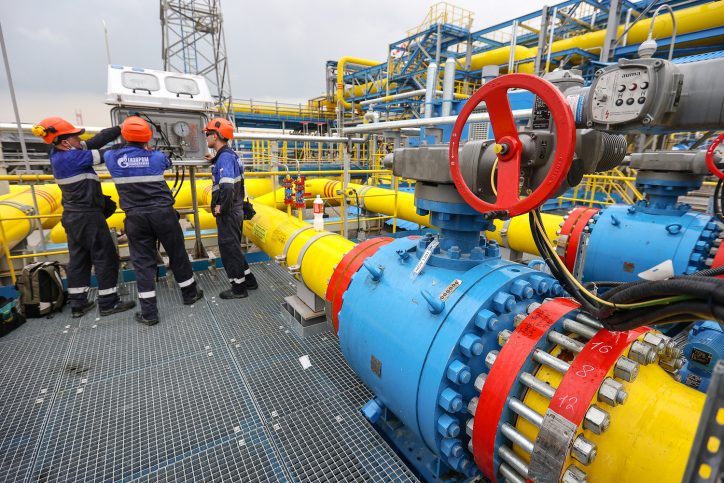 «Газпром» начал сжигать газ после сокращения поставок в Европу
