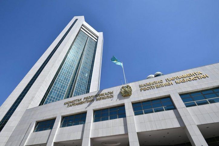 Парламент Казахстана принял закон о семилетнем сроке президента и переименовании столицы