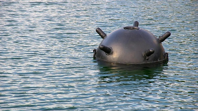 Корабль ВМС Румынии наткнулся на дрейфующую мину в Черном море
