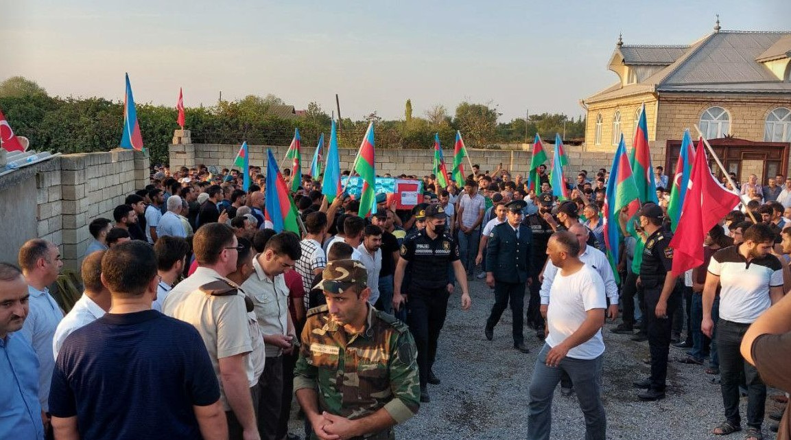 Тело шехида Насирова предали земле (фото, видео)