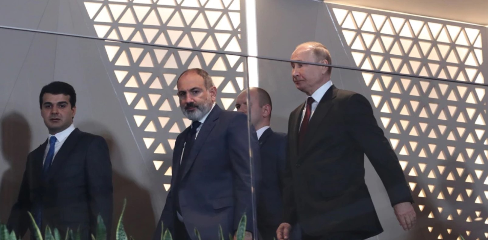 Можно ли служить двум богам?