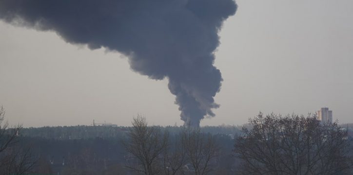 В Брянской области России горят резервуары с нефтепродуктами (видео)