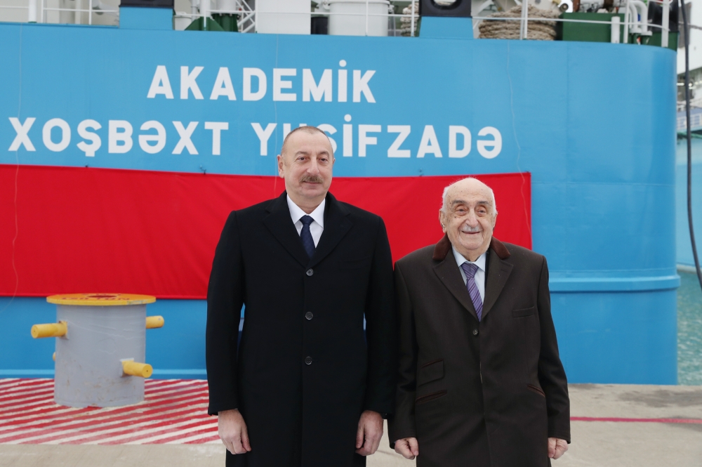 Президент принял участие в церемонии сдачи в эксплуатацию танкера "Академик Хошбахт Юсифзаде"