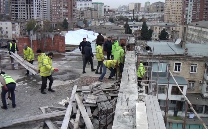 В Баку сносят незаконные постройки