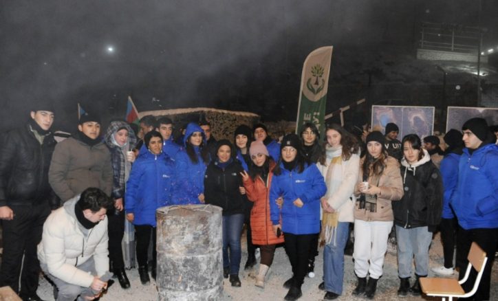 Продолжается акция экоактивистов на Лачинской дороге (фото)