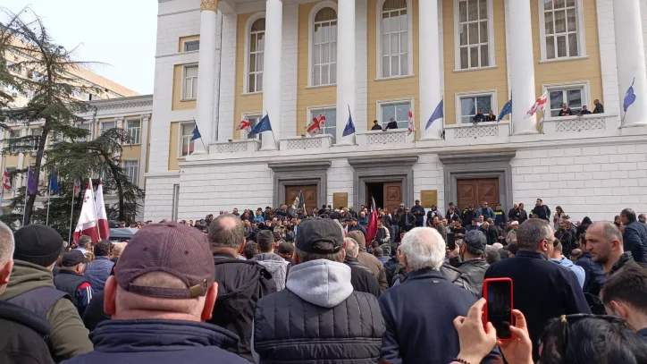 В Тбилиси проходит акция за налаживание отношений с Россией (видео)