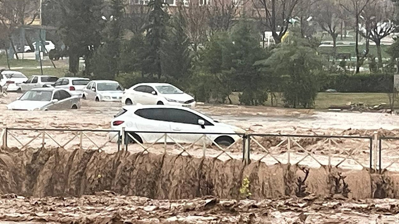 В Геранбое сель унес автомобили