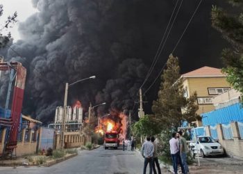 В Иране девять человек пострадали при пожаре на химзаводе