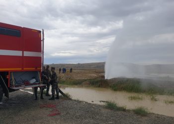 На магистральном водопроводе Кура-Баку произошла авария, затопило дорогу (видео)