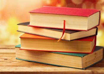 Родителям и педагогам предложили высказаться по школьным учебникам