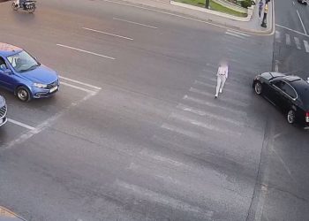 Кадры тяжелого ДТП на пешеходном переходе в Баку (видео)