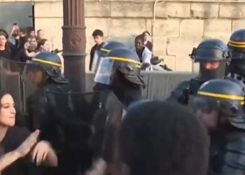 Массовые протесты во Франции разгораются с новой силой (видео)